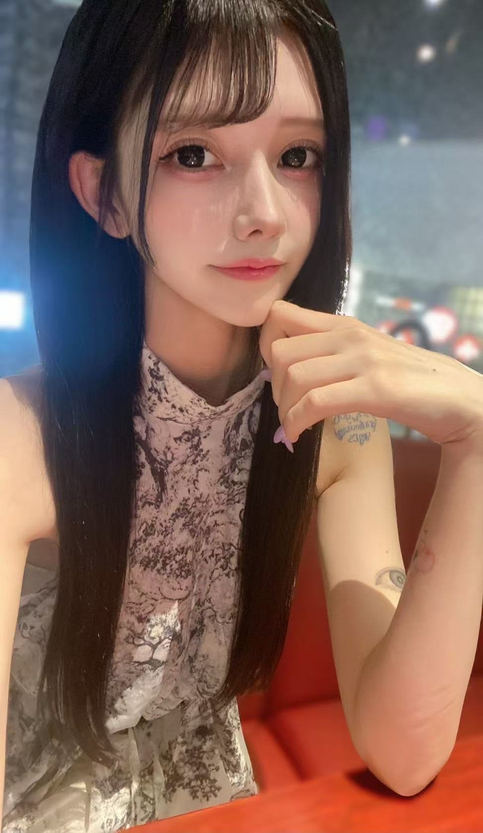 洛里丝年龄： 20  身高：172cm 体重：47kg罩杯：H出身：北海道